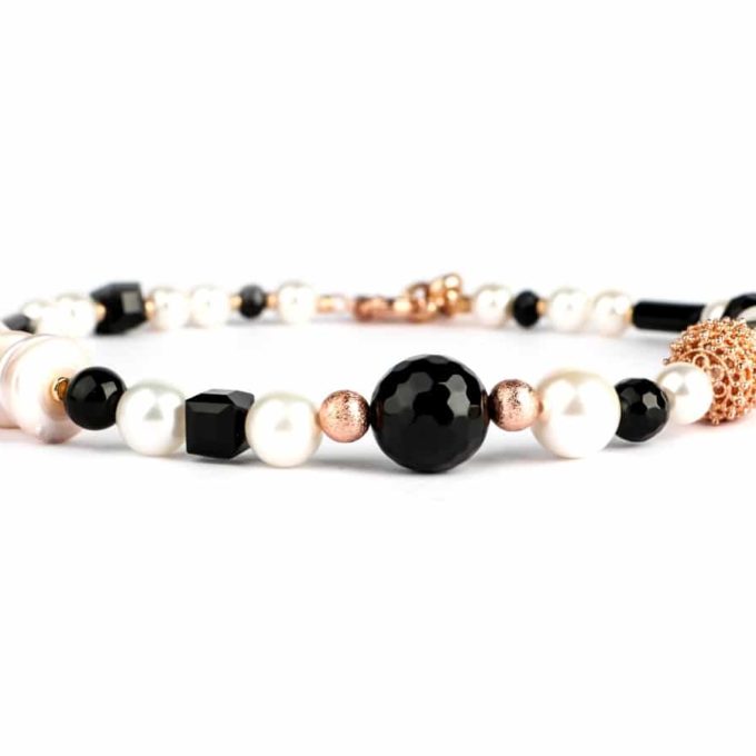 collier-romancia-noir-et-perles-plat, bijouterie en ligne